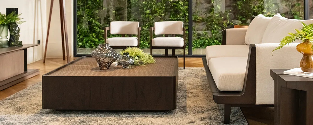 Cover ruang dengan coffee table