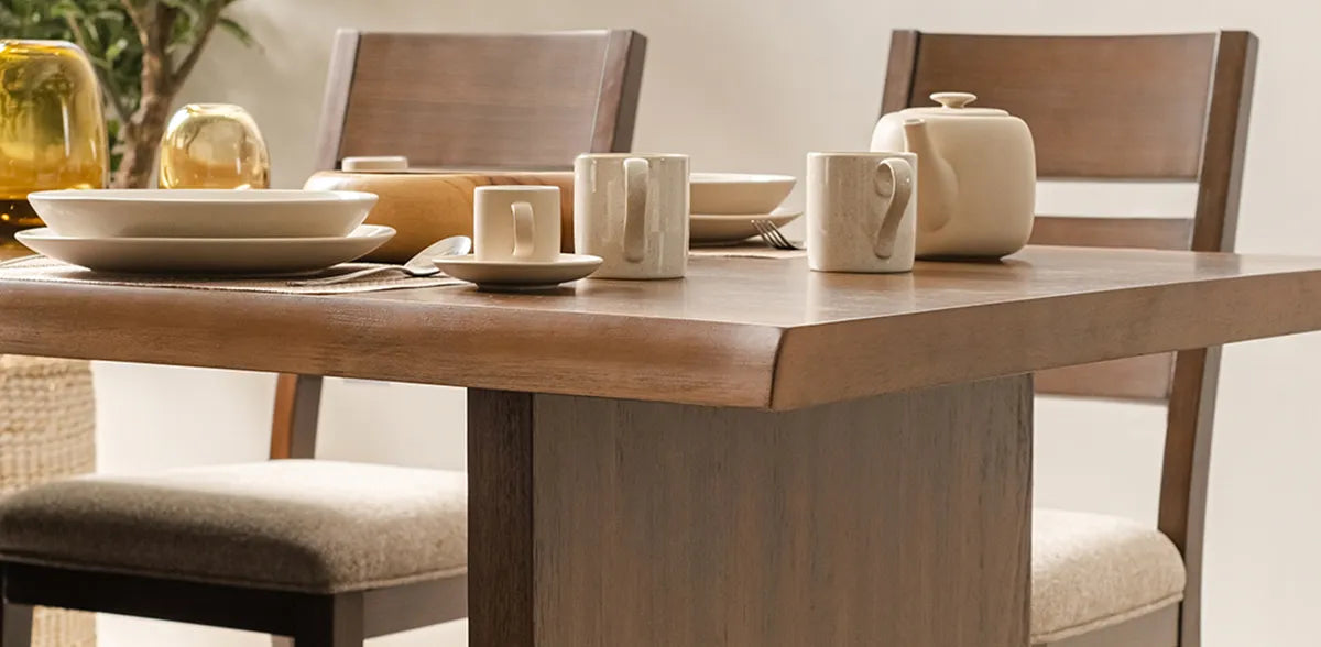 Meja makan bahan kayu solid